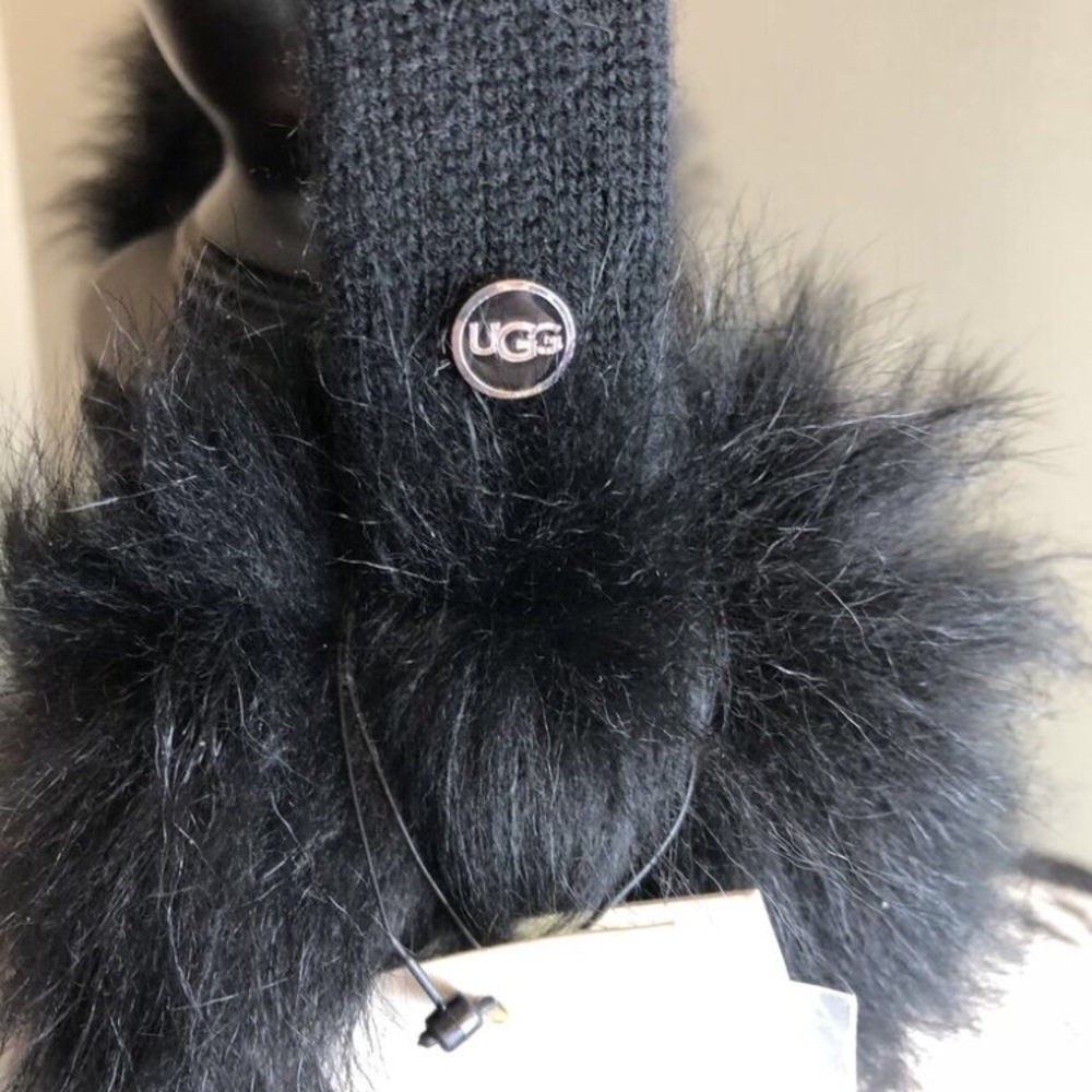 π΄SOLDπ΄NWT UGG SHEEPSKIN WIRED Black EARMUFFS - Picture 4 of 5